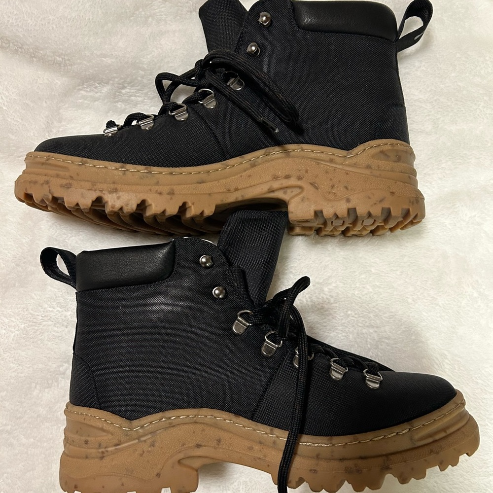 Alice + Whittles (now Thesus) Weekend Boots Sz 39. NWOT, never worn!